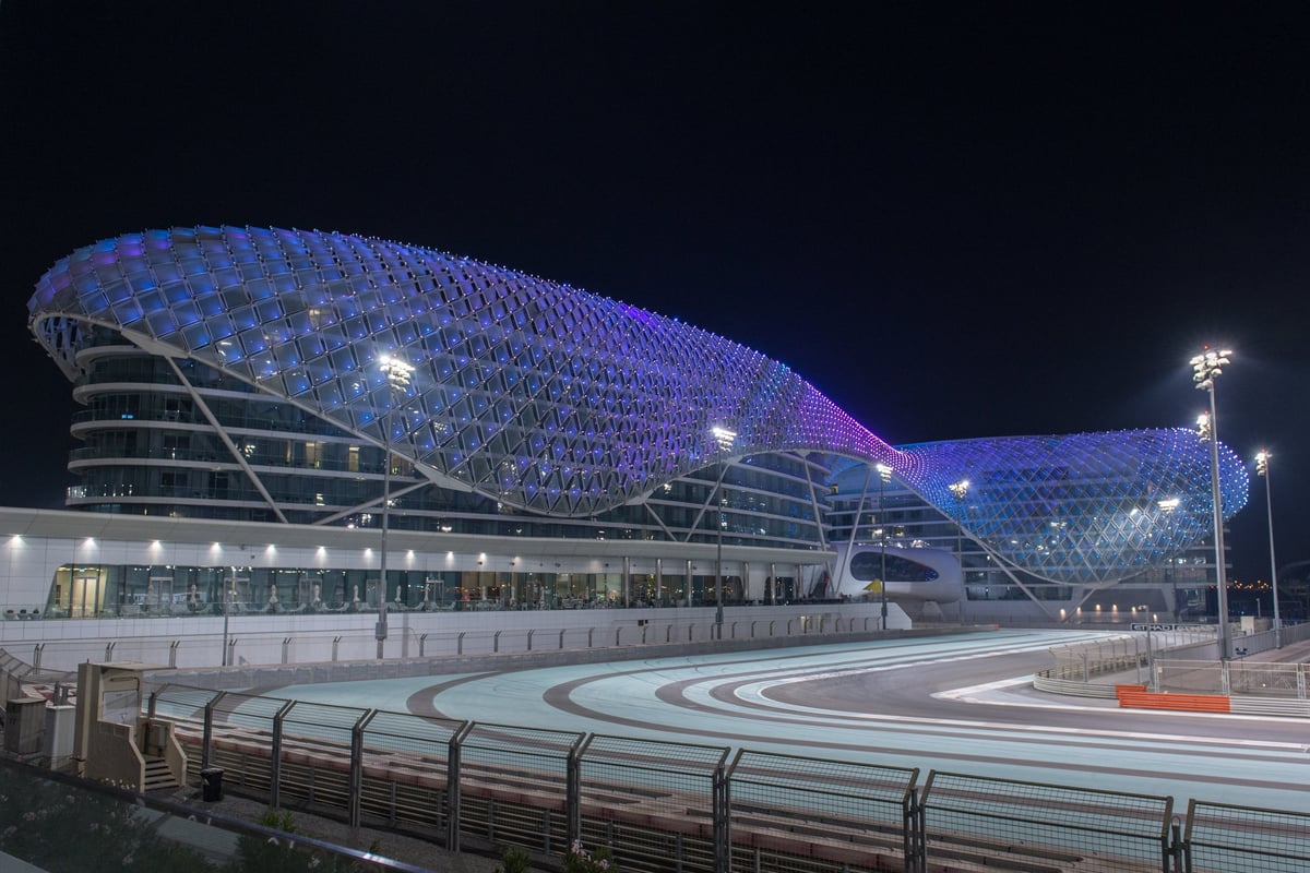Yas Marina Circuit bei Nacht, Abu Dhabi